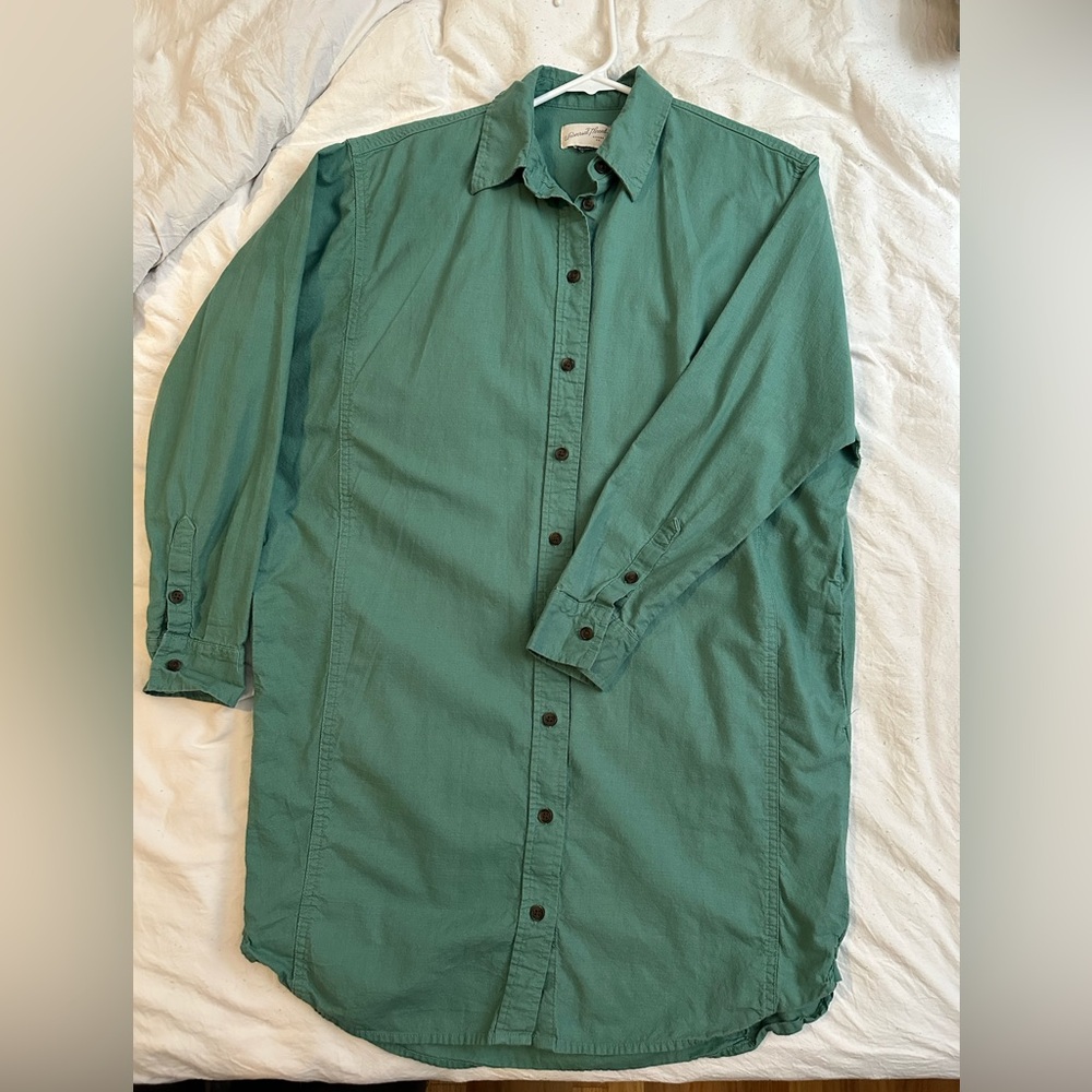 Super Cute and Comfy Shirt Dress with pockets! Size Small